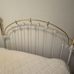 Queen Bed And Box Spring With Vintage Frame