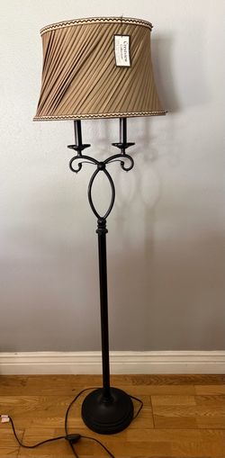 Crestview Collection Traditional Brown/black floor lamp new with tag