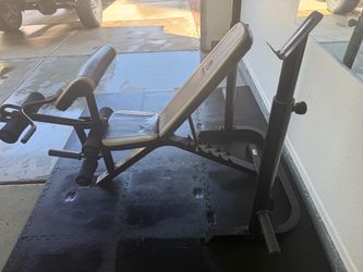 Adjustable Weight Bench with Unattached Barbell Rack
