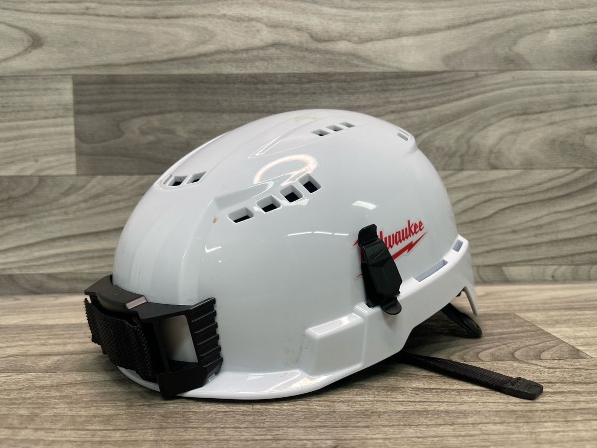 Milwaukee BOLT™ Vented Safety Helmet (A1D022424)