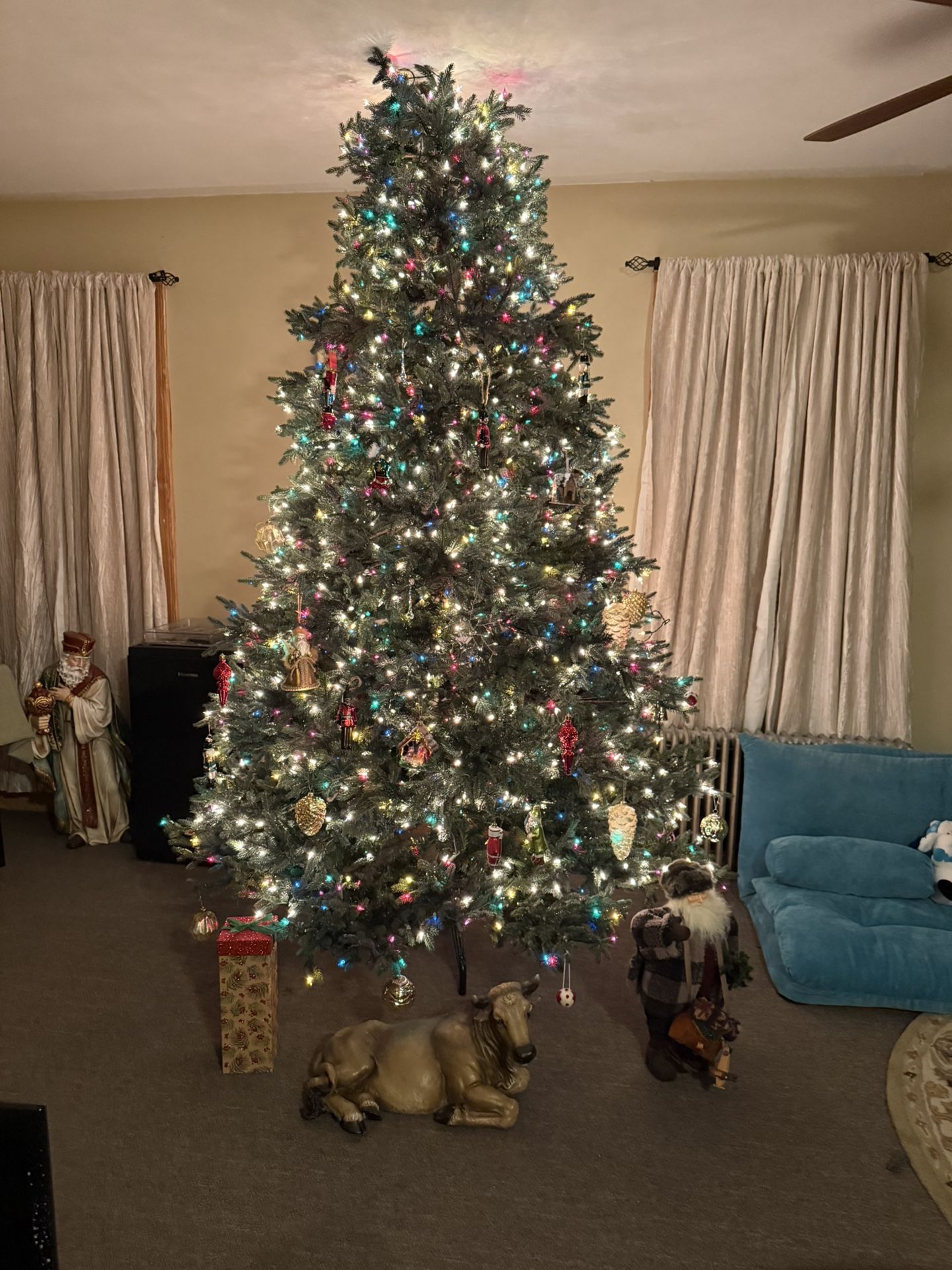 Balsam Hill Christmas Tree Beautiful 8.5 Feet Tall 