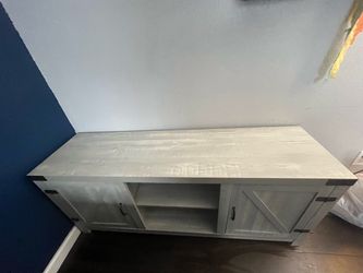 Entertainment center