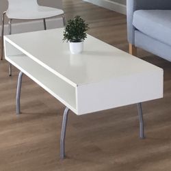 Morden White Coffee Table 