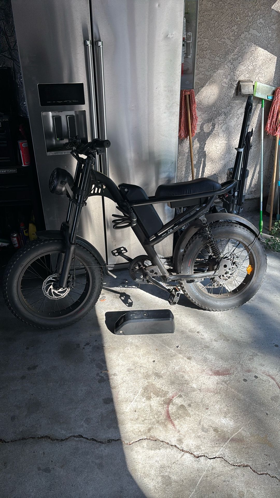 Z8 E-bike For Trade Or $600(two Batteries Included)