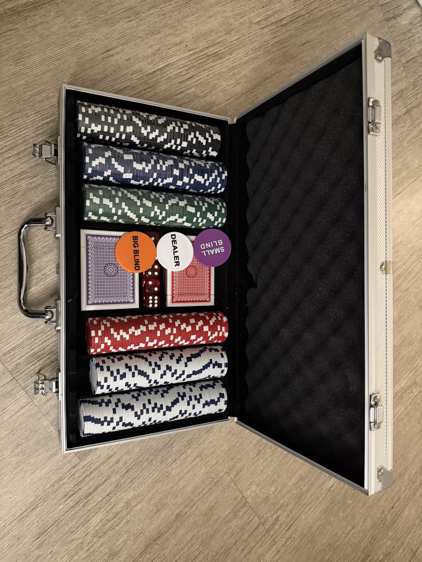 300-Piece Poker Set – Like New! 