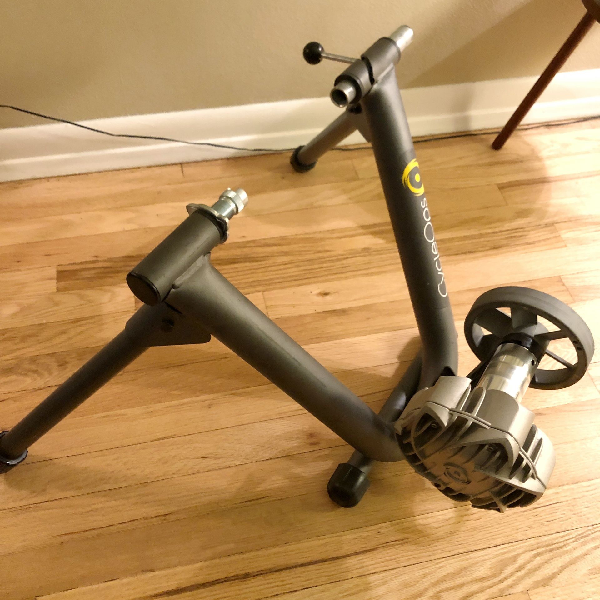 CycleOps Fluid 2 Indoor Bike Trainer for Sale in Seattle, WA OfferUp