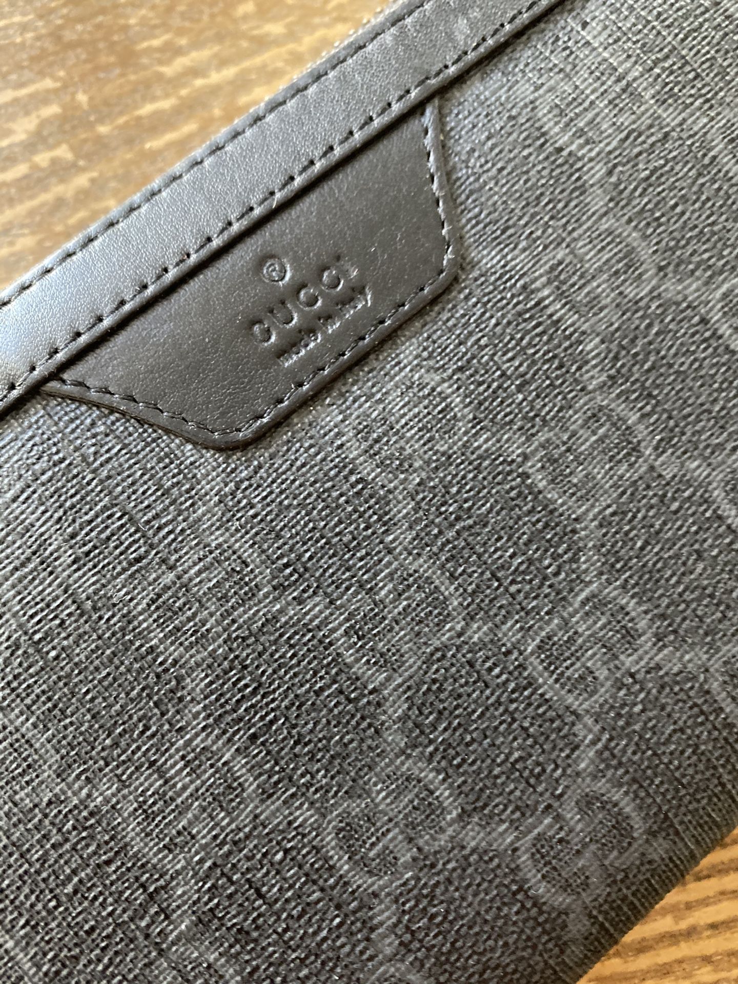 Gucci leather zip around wallet - black canvas supreme