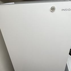 Insignia refrigerator