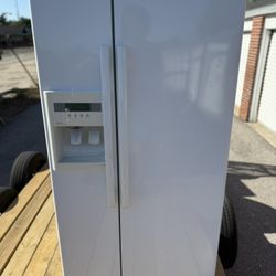 Whirlpool Side By Side Refrigerator With Water/Ice Dispenser 
