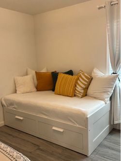 Daybed/ Trundle with 2 Mattresses