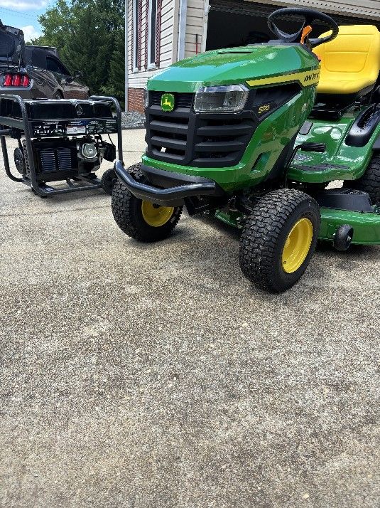 John Deere S170 48-in 24 -HP V-twin Gas Riding lawn mower