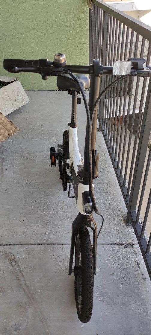 Swagtron Swagcycle EB-7 Elite Folding Electric Bike