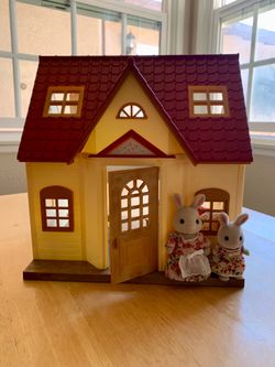 Collectable Sylvanian Families / Calico Critters Red Roof Cottage + EXTRAS & 2 Figures