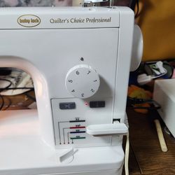 Amazing••White Vintage Sew Machine W/1.3 Amp Motor••Excellent Condition for  Sale in Bakersfield, CA - OfferUp