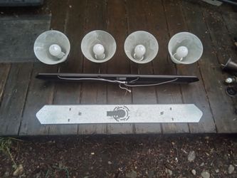 Heavy Duty Steel Vanity light set, Works Great. $20.00.