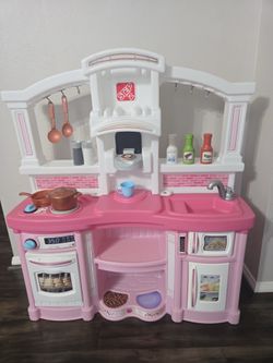Play pink with white kitchen