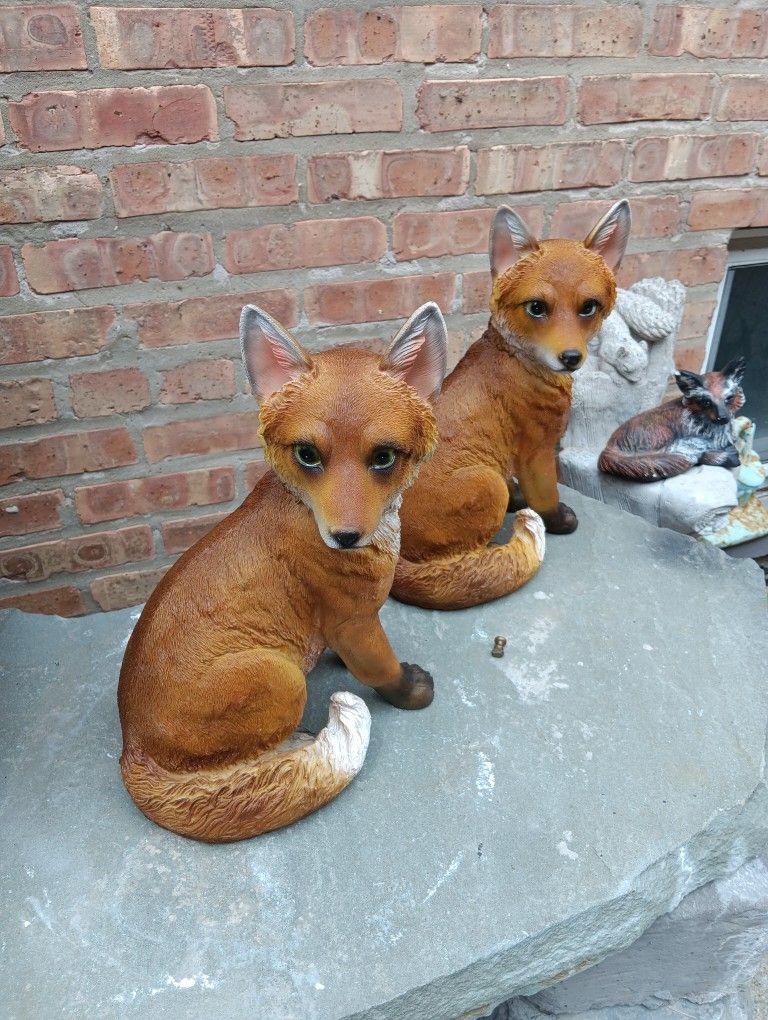 Set Of Two Pieces Figurines Statues Outdoor Decoration