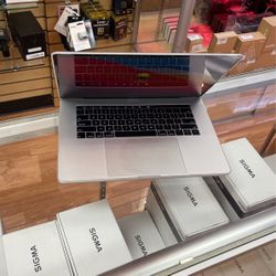 15”MacBook Pro i7 32gb Ram 512SSD