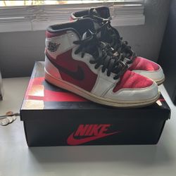 Air Jordan 1 High OG  Carmine 