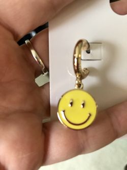 Happy Face 😄 hoop earrings  /  New. spring  Time.  fun. Jewelry    Don’t Worry Be Happy-   Earrings 😉👍 