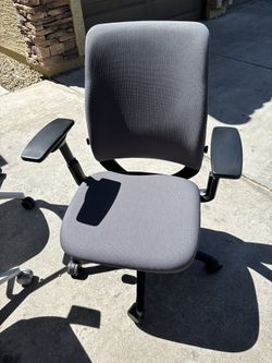 Steelcase Amia- DESK/OFFICE/GAMING CHAIR