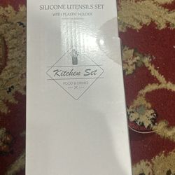 Silicone utensils 12 piece set with plastic holder