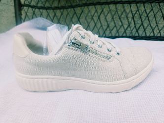 Clarks
Women's Collection