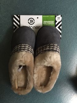 Isotoner Slipper, Size 6.5