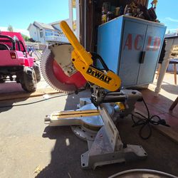 DeWalt compound miter saw