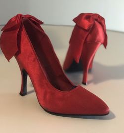 Pinup Couture Red Satin Heels with Bow! Fabulous! Size 9