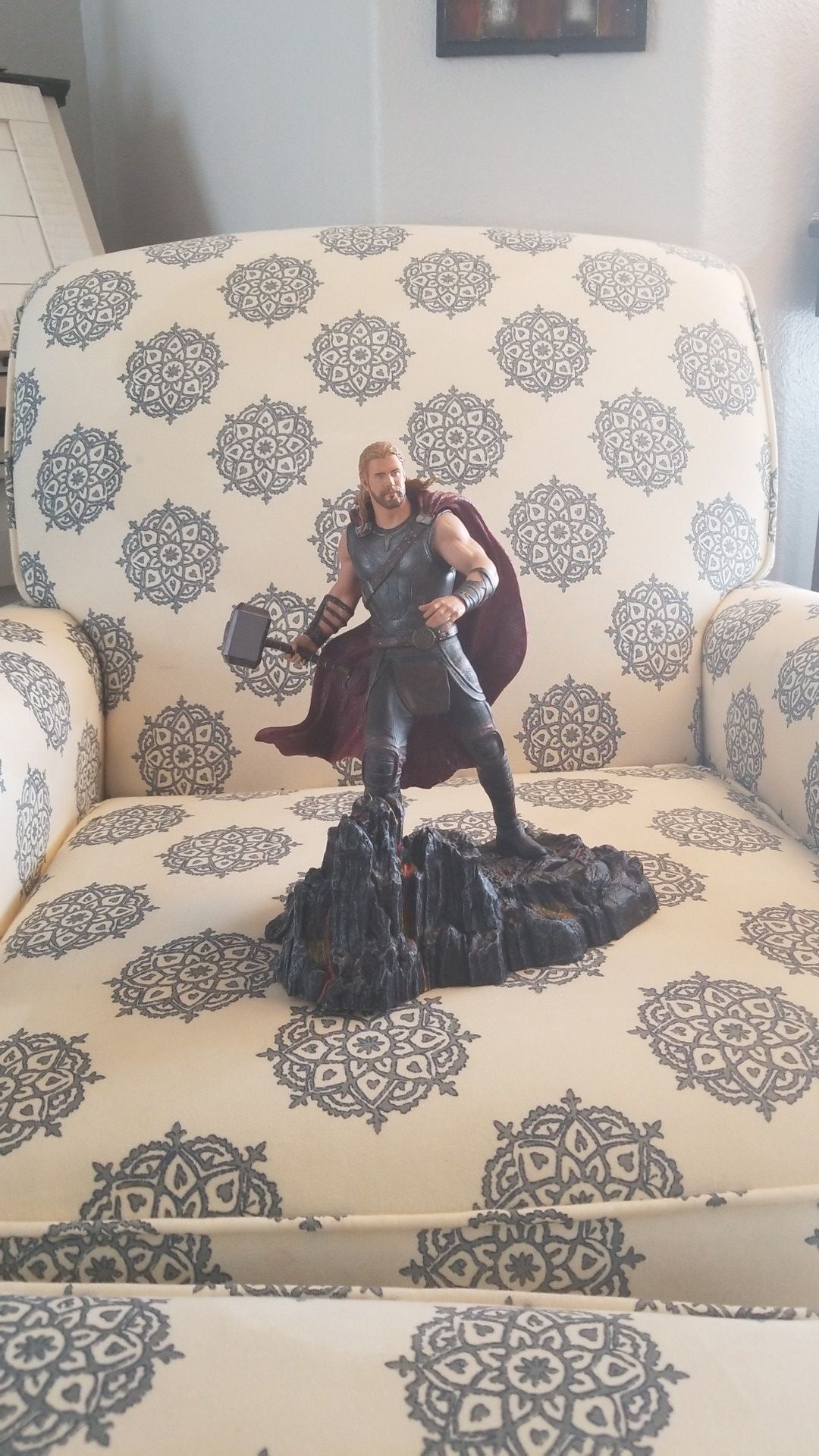 Thor statue 10in tall