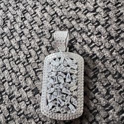 925 Sterling Silver Pendant & Moissanite 