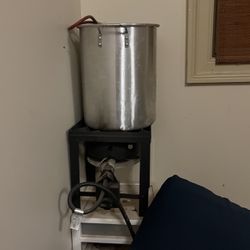 Cooker With Pot