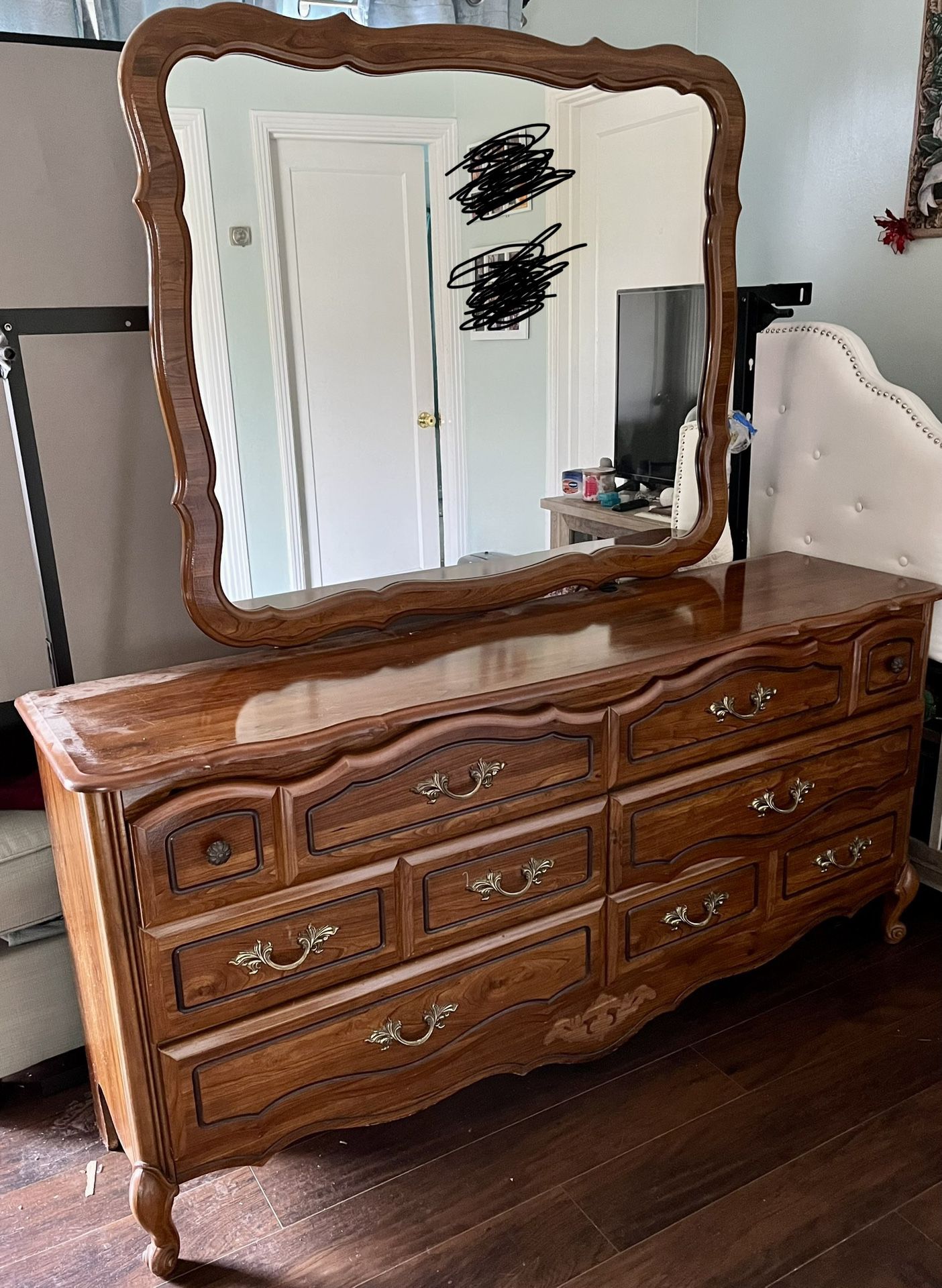 chest of drawers With Mirror