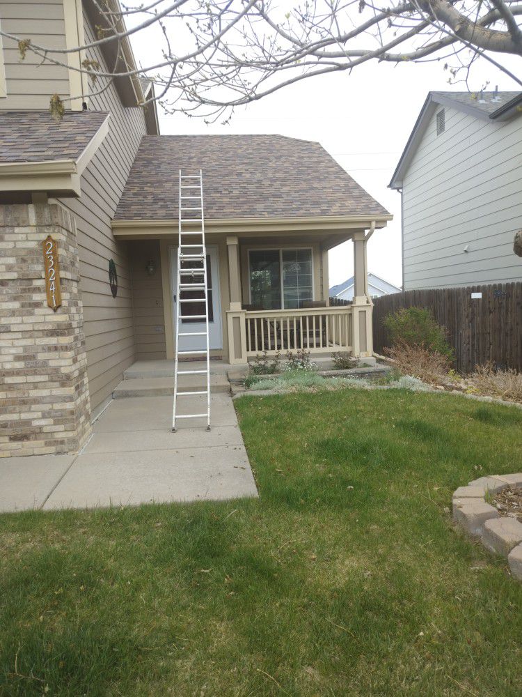 17 1/2 Foot Ladder For Roofers Or Handymen Etc 