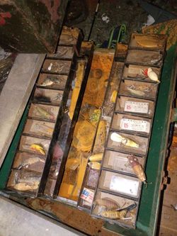 antique wooden fishing lures