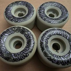 SANTA CRUZ SKATEBOARD WHEELS