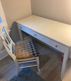White wooden desk and chair set — Vintage style
