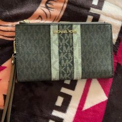 Michael Kors Wristlet Wallet 