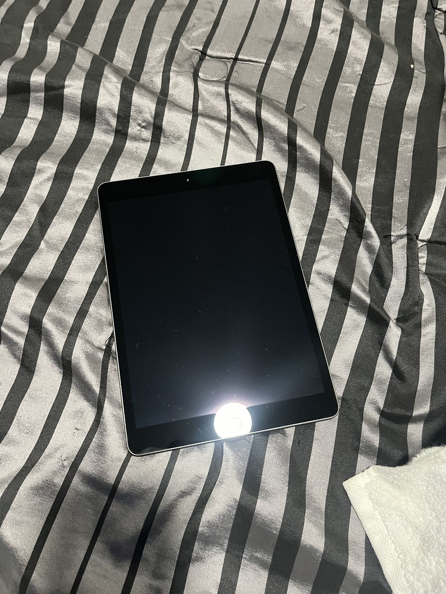 iPad 12.7 Inch