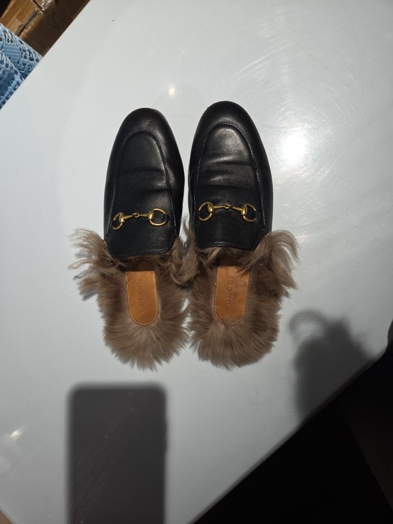 GUCCI fur princetown size7 super condition!