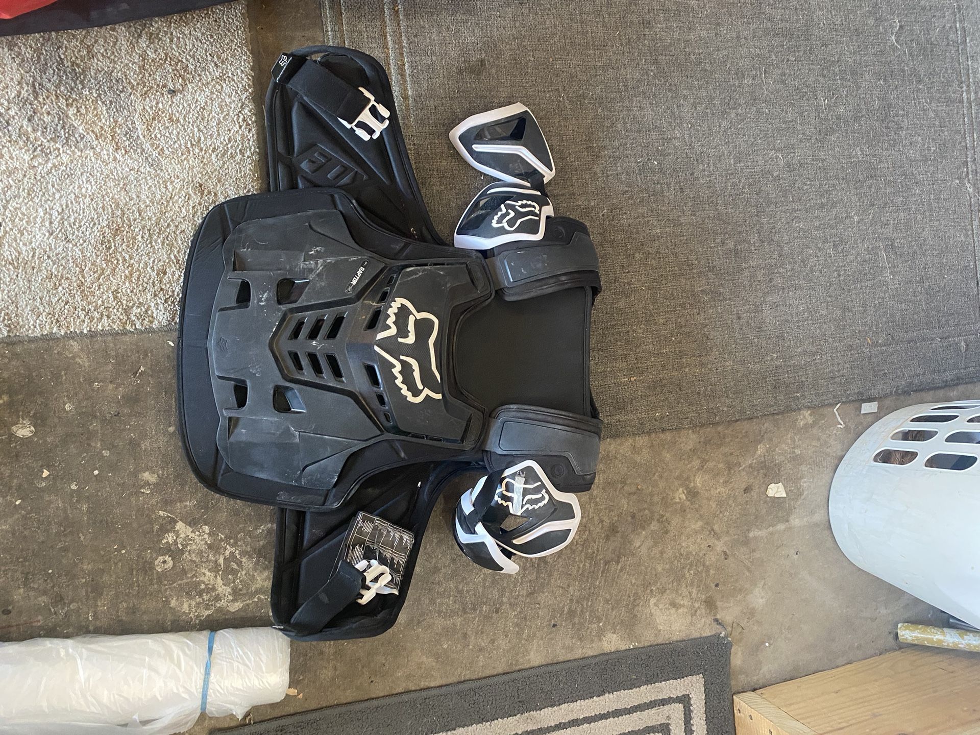 Men’s Fox Raptor Chest Protector