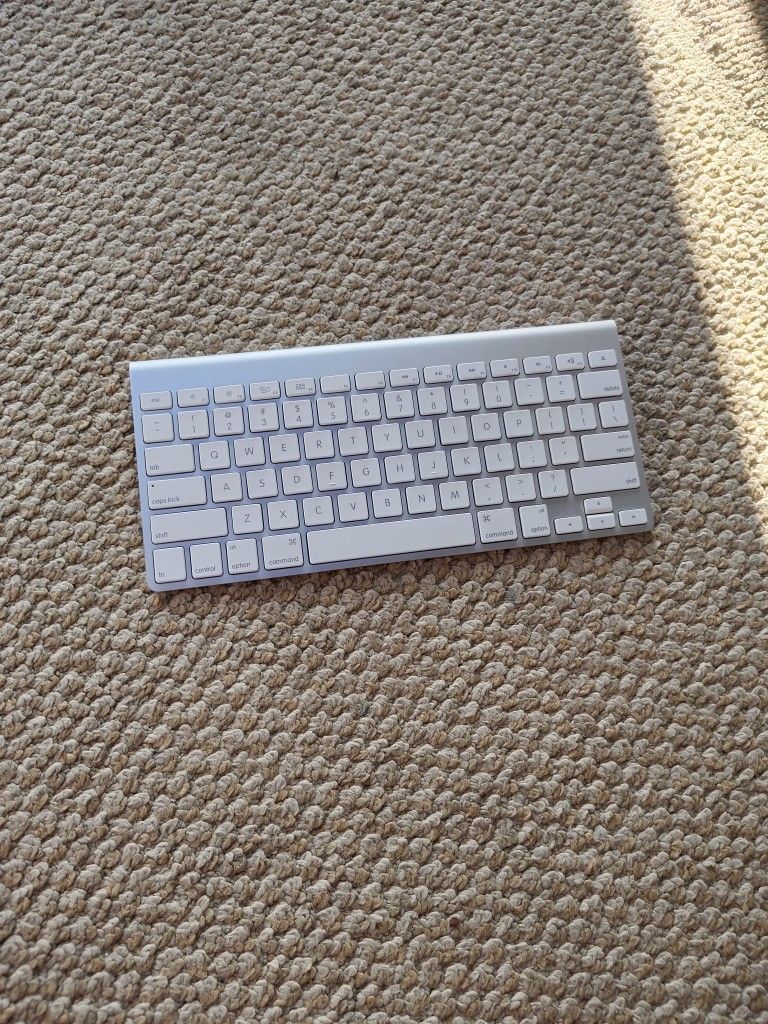 Apple Wireless Bluetooth Keyboard