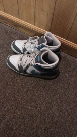 Nike gray blue sneaker size 8 Good condition