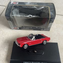 1964 1/2 Ford Mustang Convertible 1:18 Scale Diecast Model Car Red
