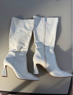Vince Camuto White Heeled Boots (Size 9.5) – Like New
