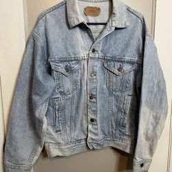 Vintage Levi’s Denim Jean Jacket Size Medium Made In USA