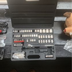 85 PIECE SOCKET SET