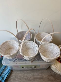 5 small white baskets