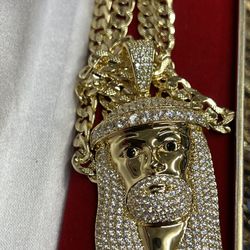 -fast selling-  14k premium gold plated prongs setting stones Jesus pendant and necklace✨✨✨